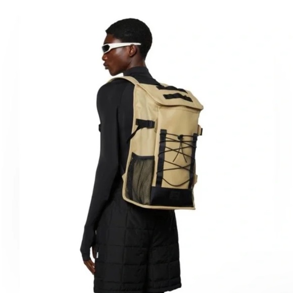 RAINS Trail Mountaineer Bag Backpack in Sand